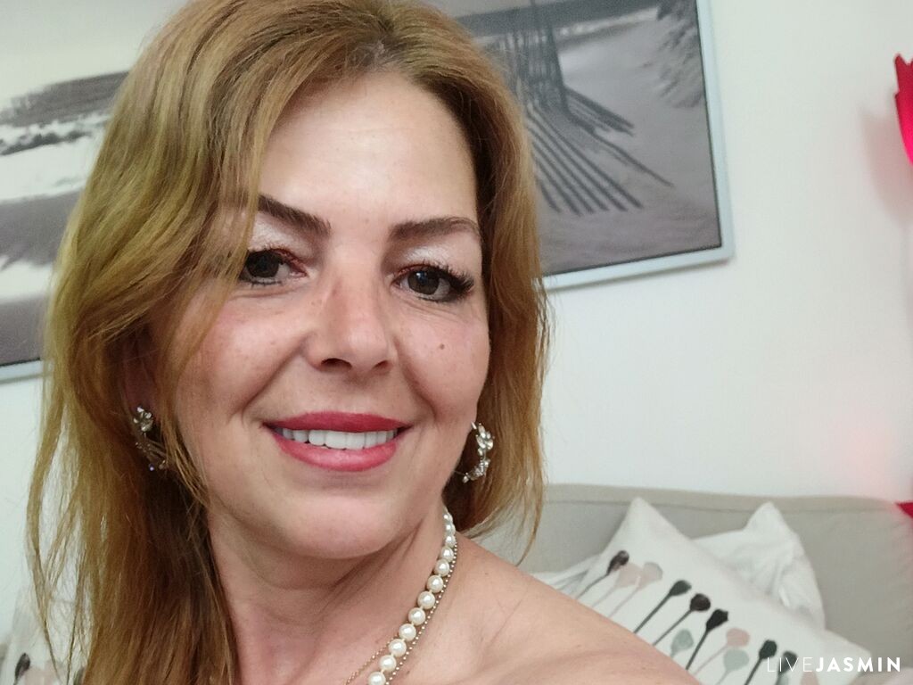 Live cam model NathalieFare