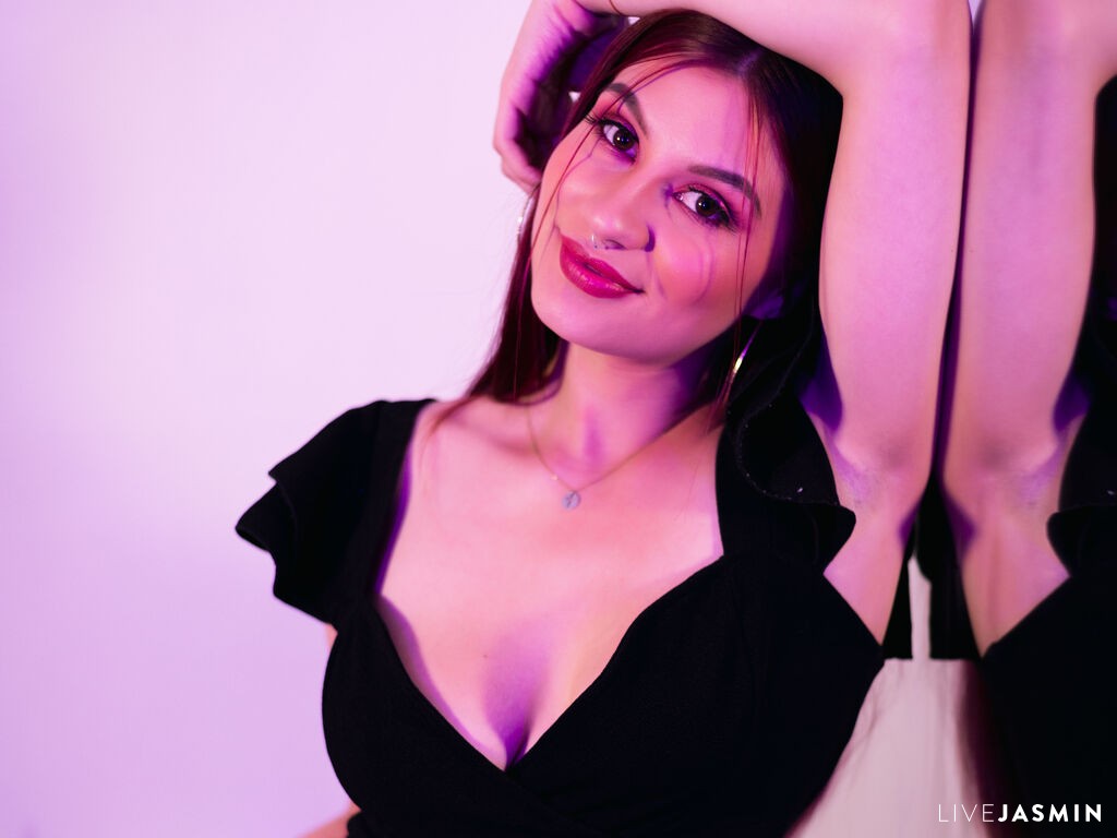 Live cam model NicoRobin