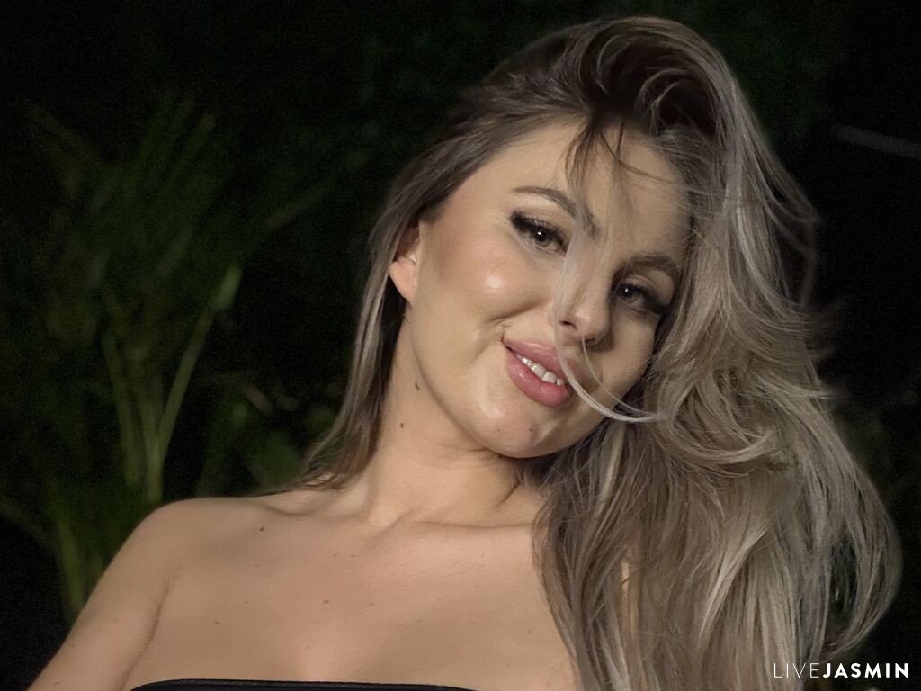 Live cam model Nicole