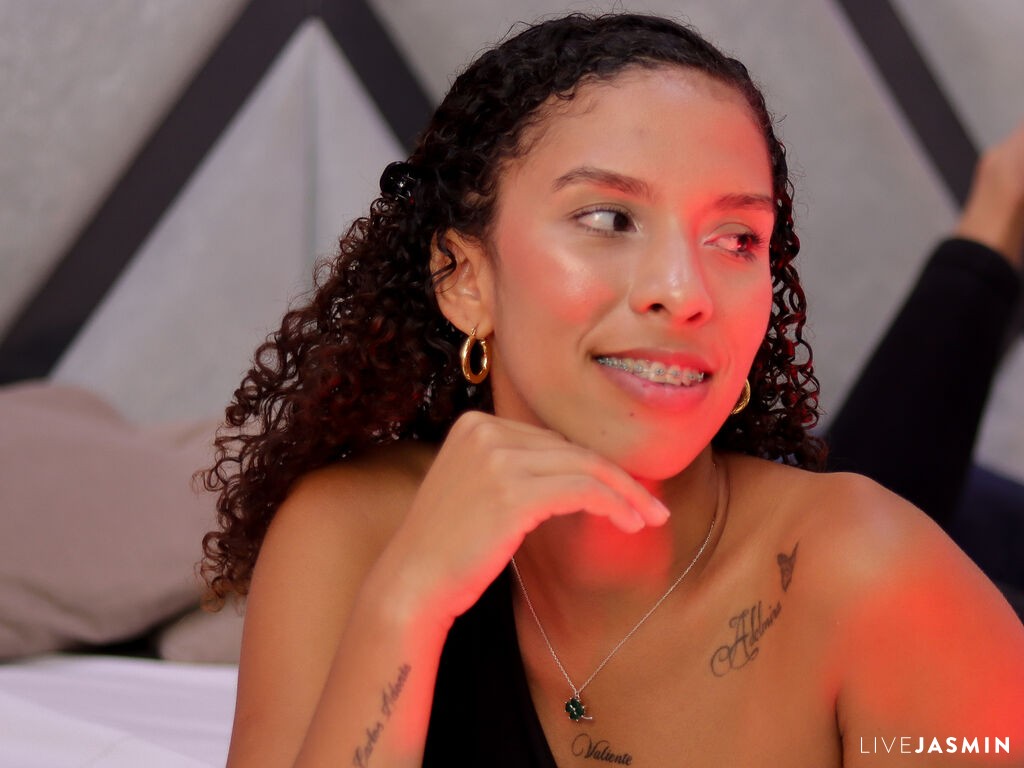 NicoleBakker LiveJasmin model profile
