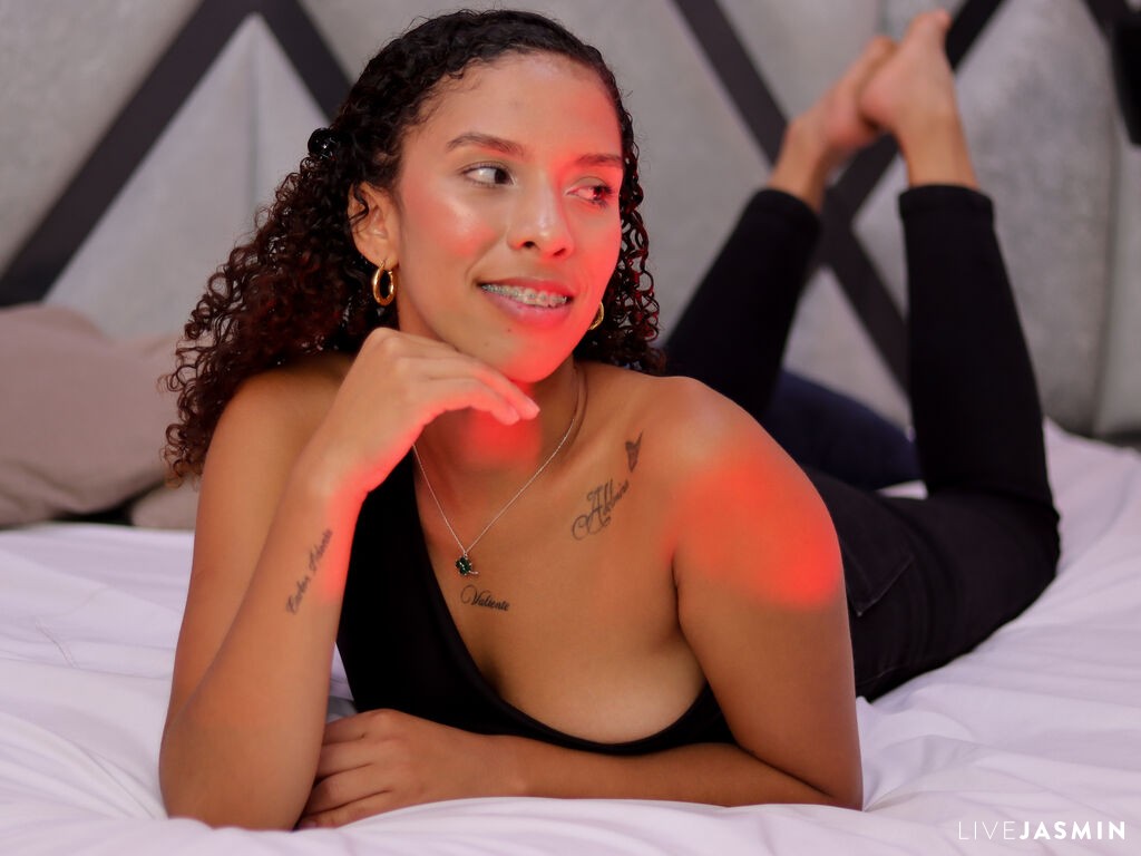 NicoleWil live cam girl profile