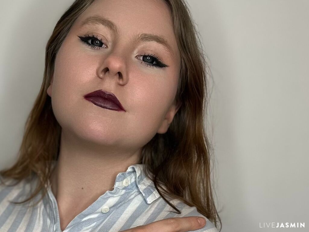 Live cam model NicolleHortin
