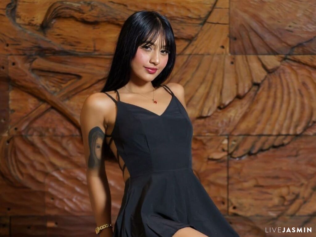 NicolleSweet live cam girl profile