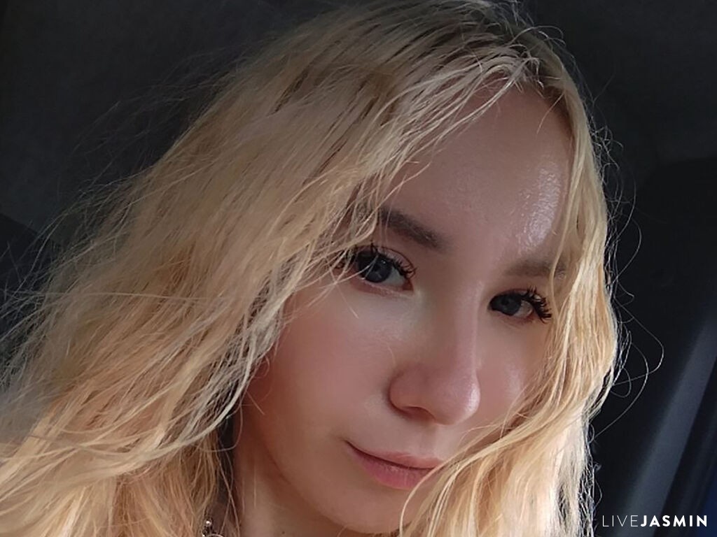 NikaFrosha live cam girl profile