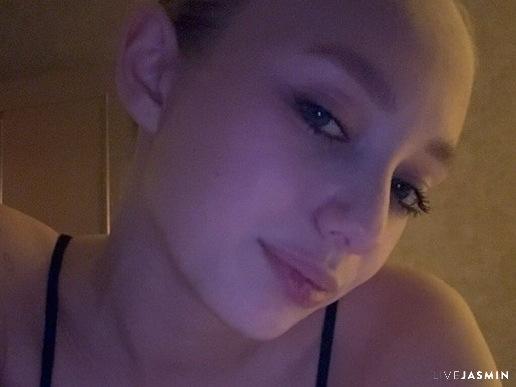 NinaSkirt live cam girl profile