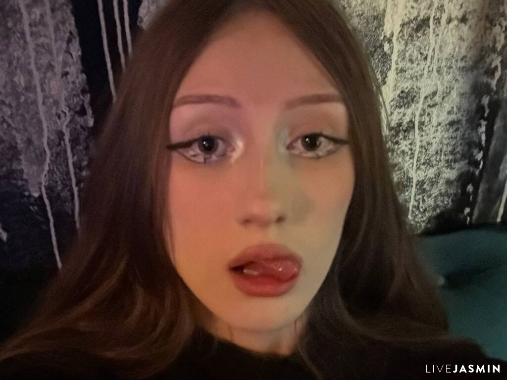 NixoraOra live cam girl profile