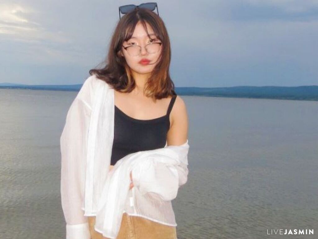 Live cam model NobukoCheeks
