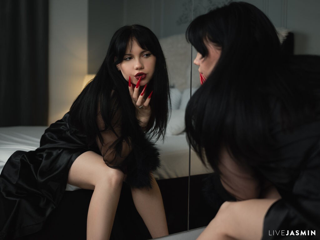 View NovaAsh cam profile and live status