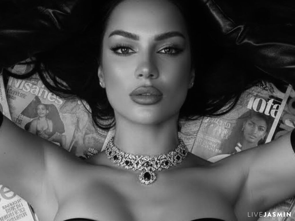 Live cam model NovaV