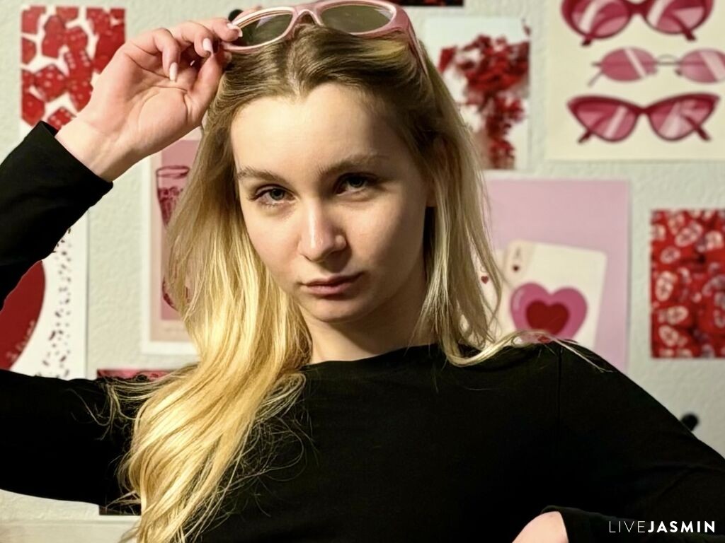 Featured LiveJasmin cam girl profile: OleneBourbon
