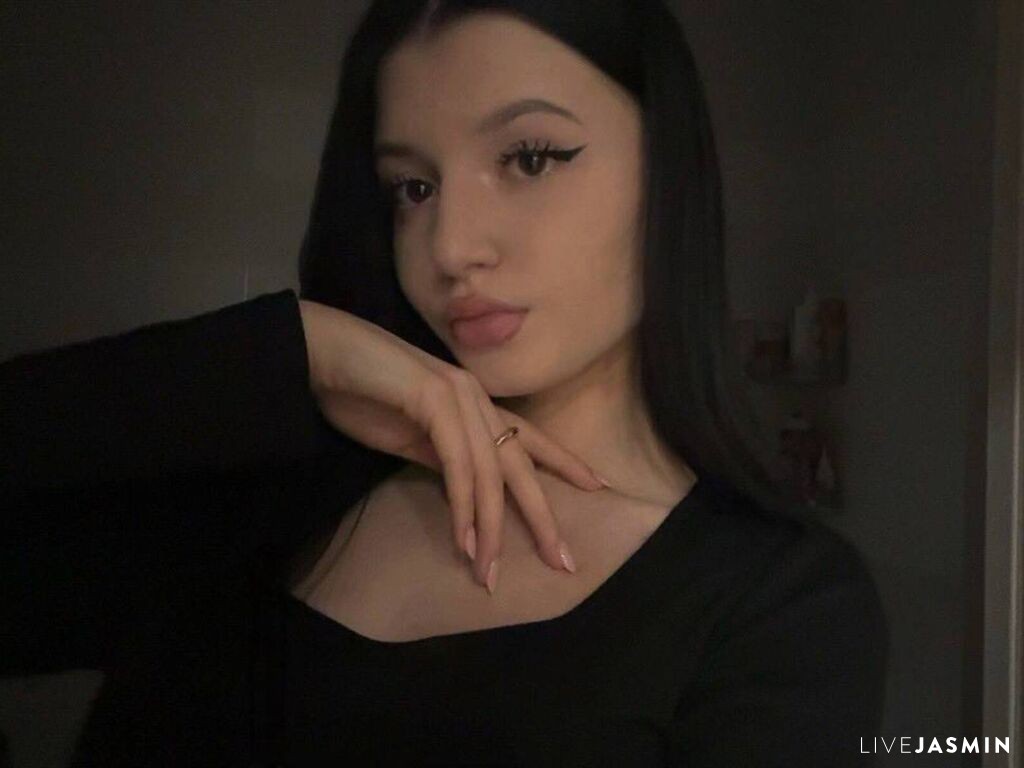 Live cam model OliveViereck