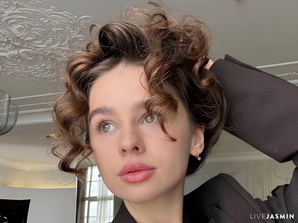 View OliviaElliott cam profile and live status