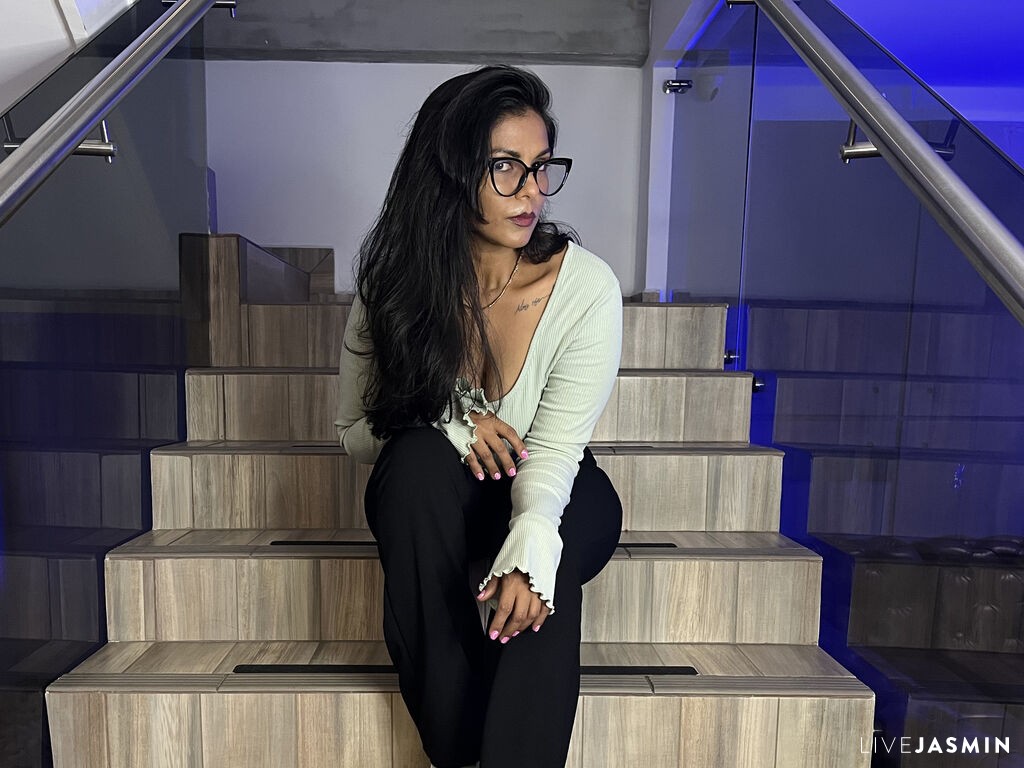 Browse OliviaLezama live chat profile