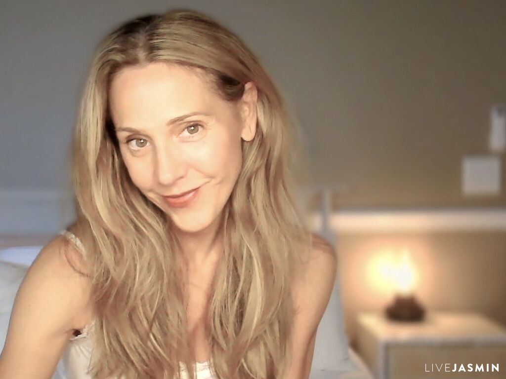 Browse OpheliaHardin live chat profile