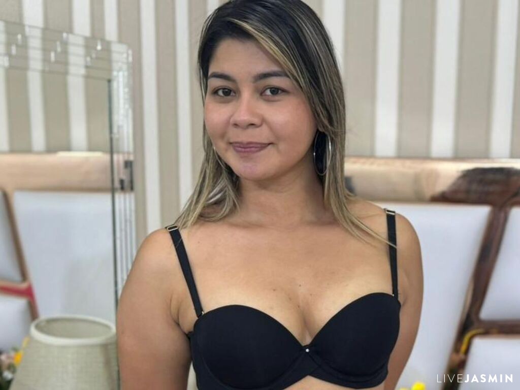 PaulaHamiltons live cam girl profile