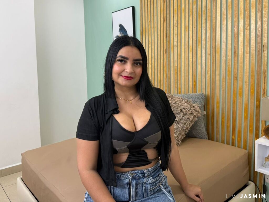 Live cam model PerlaThompsons
