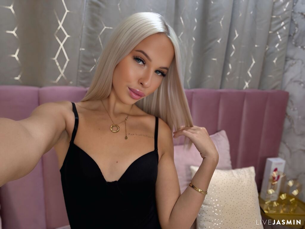 Profile photo for PollyElfi