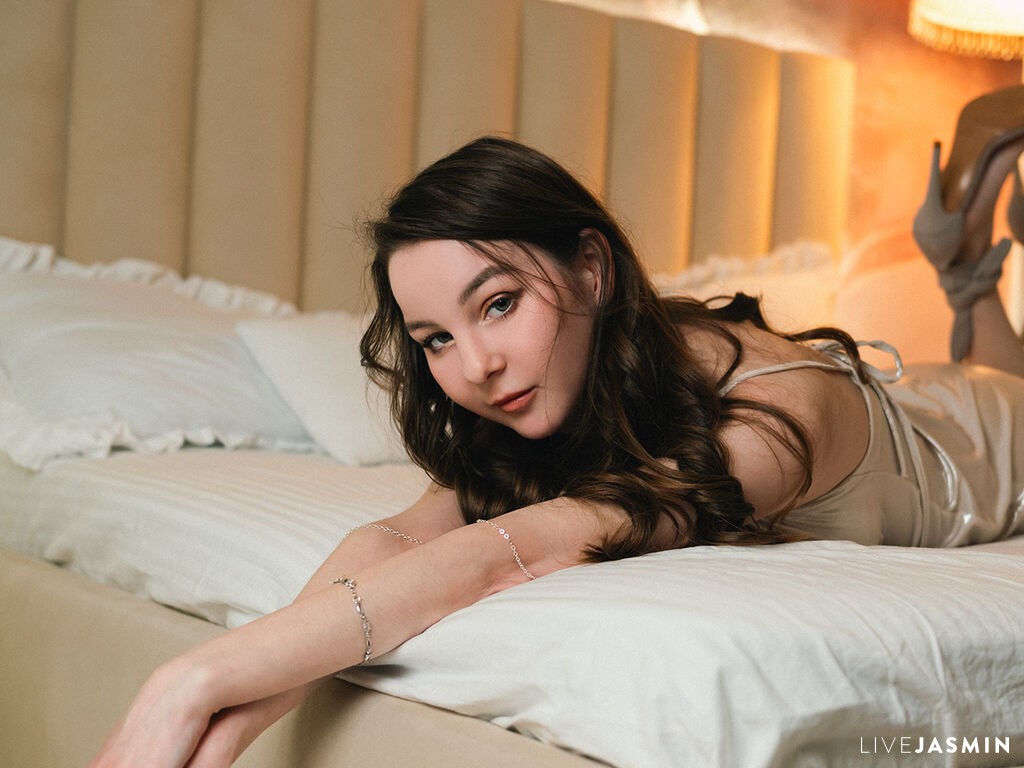 Live cam model PollyGlen