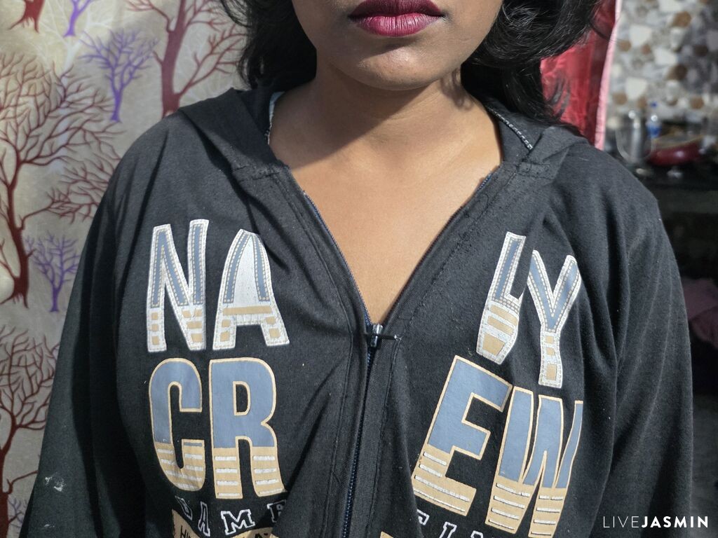 View PriyaSengar cam profile and live status