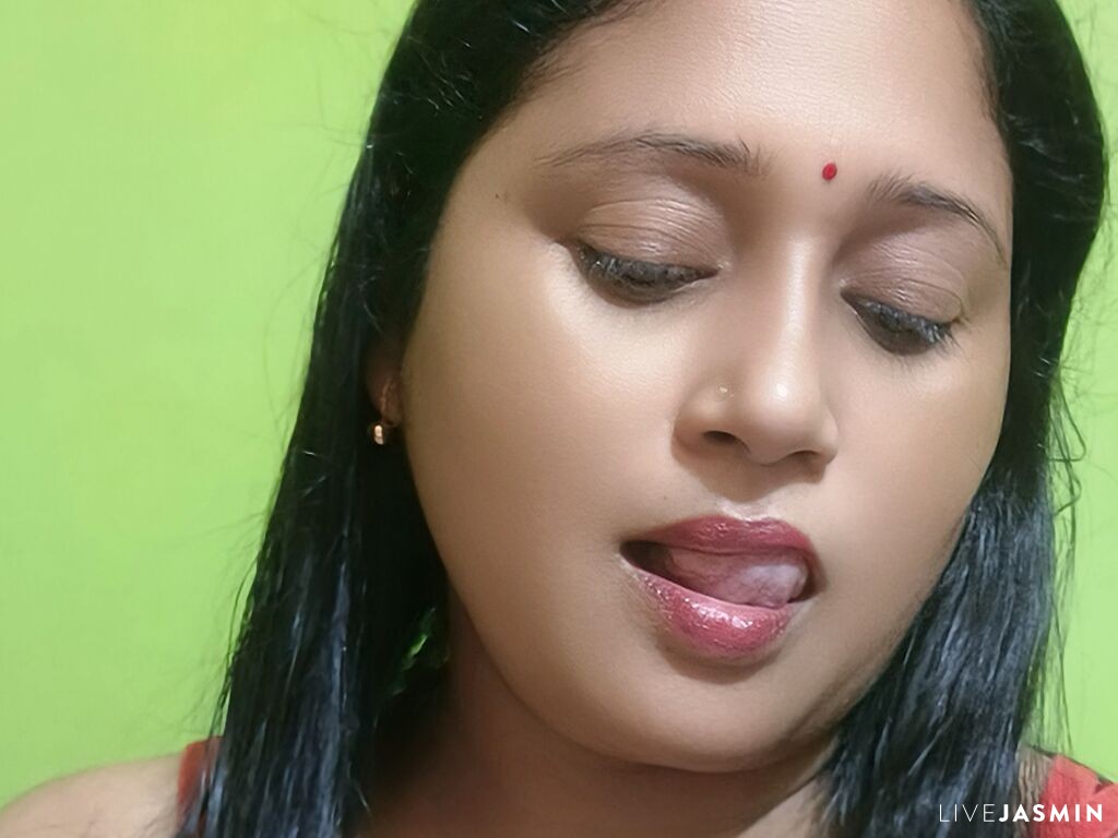 Live cam model QueenPori
