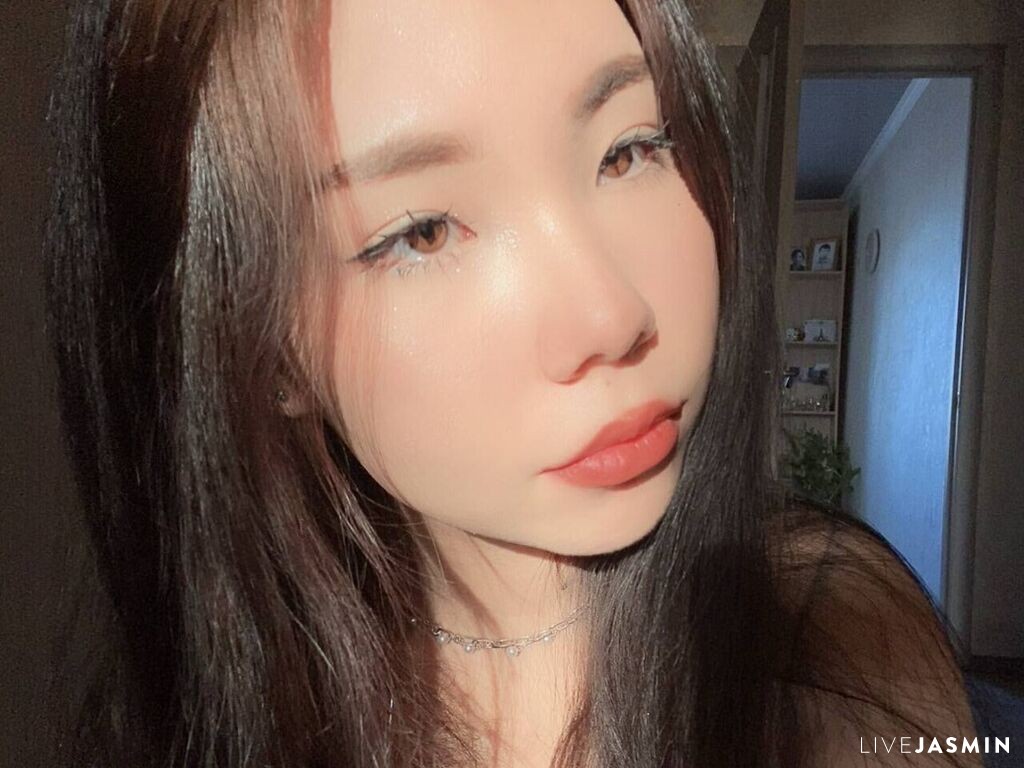 QuinnWigen LiveJasmin model profile