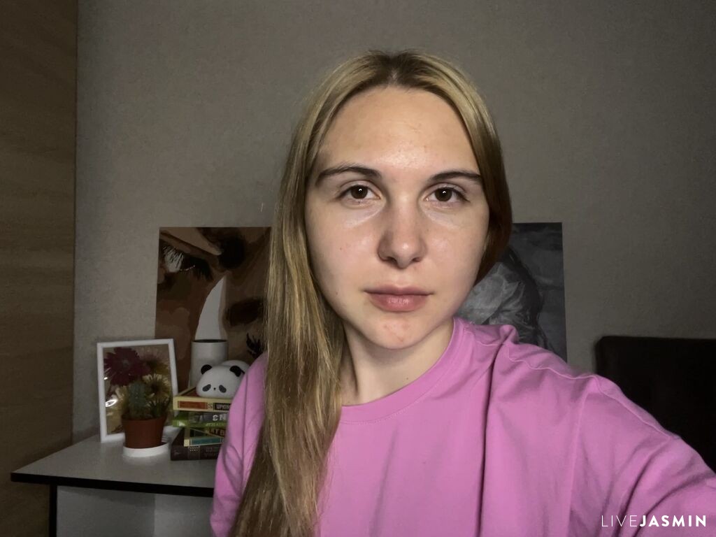 RamonaPanah live cam girl profile