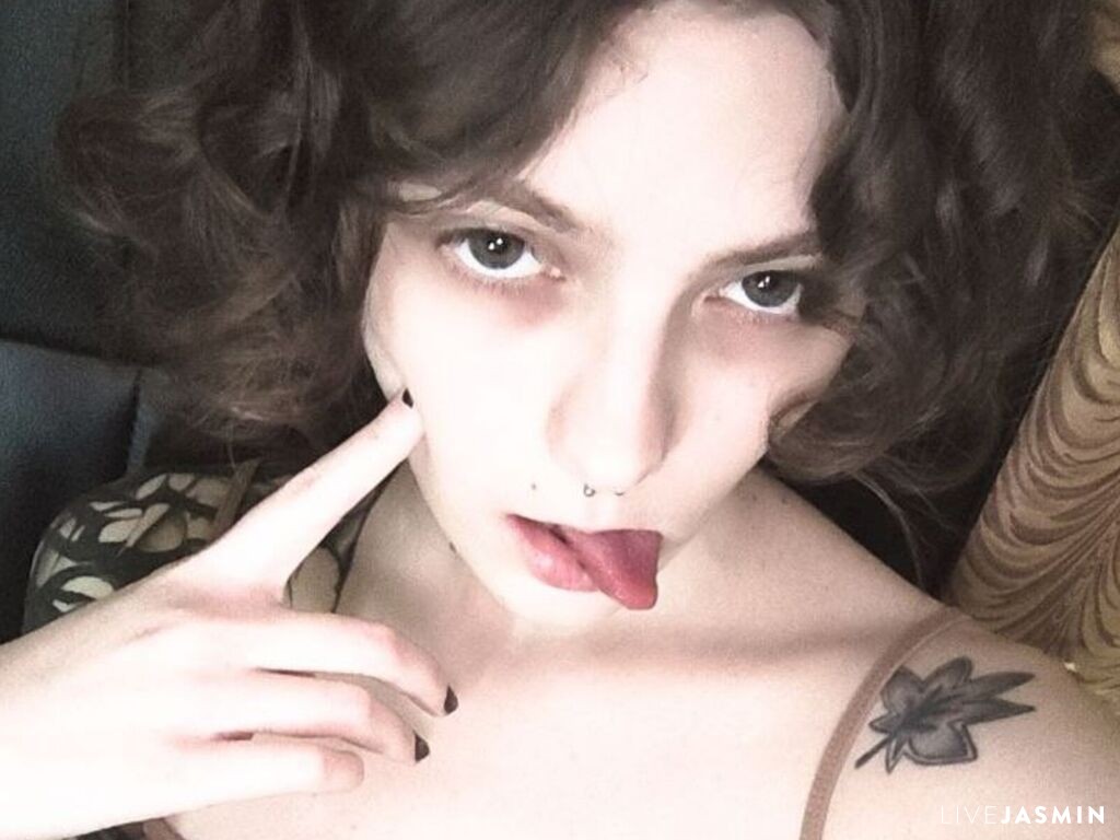 Featured LiveJasmin cam girl profile: ReaganFroid