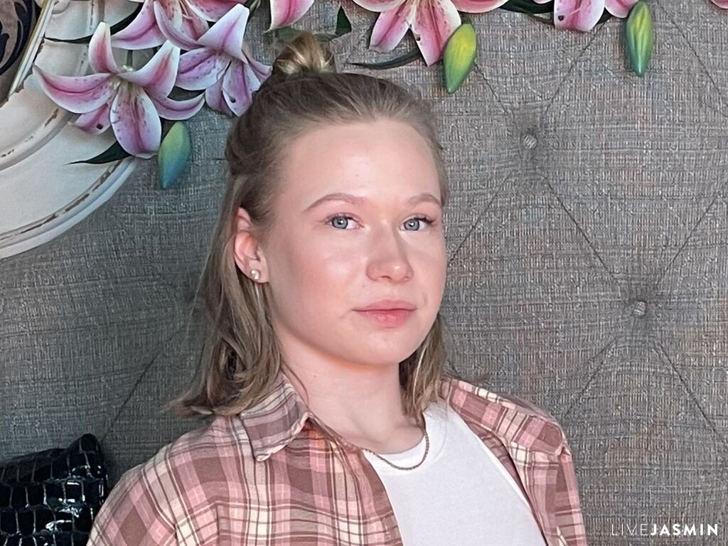 RebekaLiw live cam girl profile