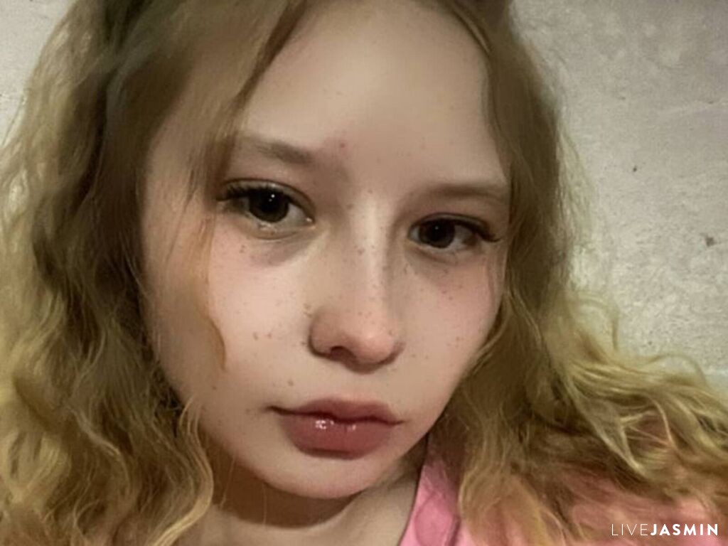 Live cam model ReikoTapper