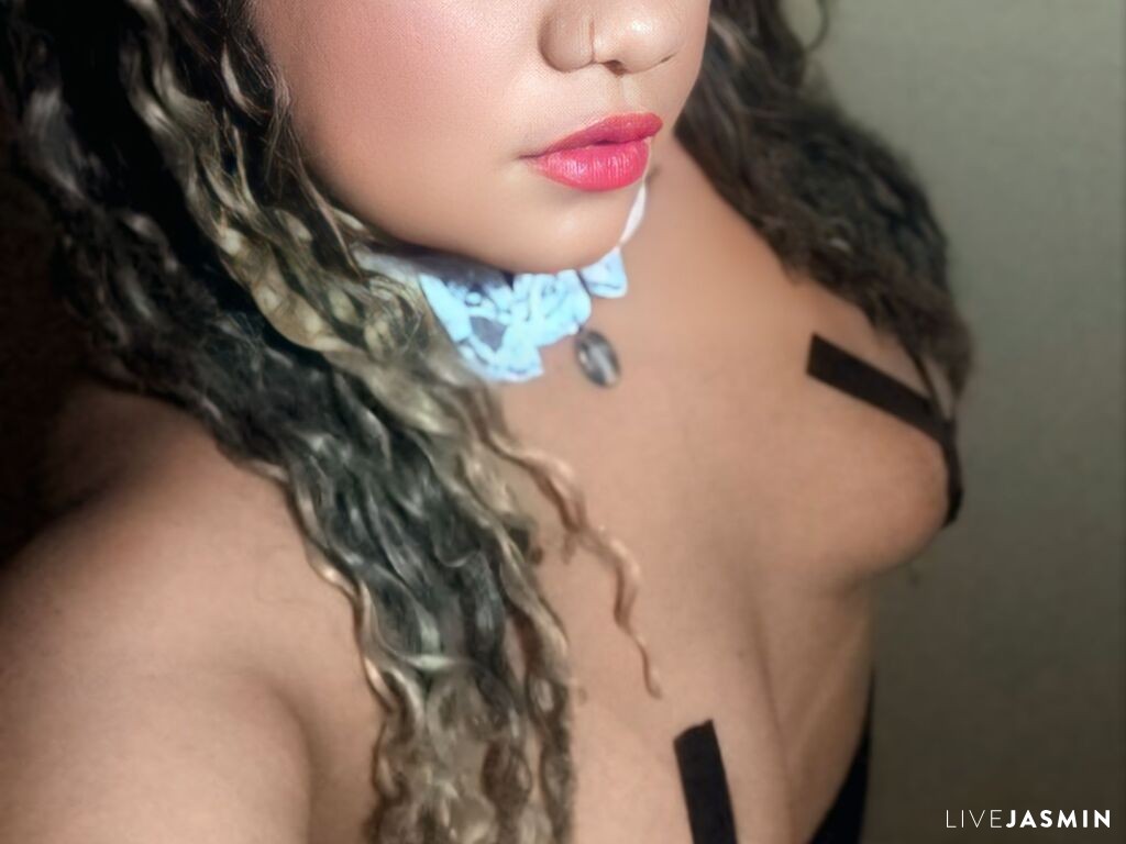 Featured LiveJasmin cam girl profile: RenyBrasil
