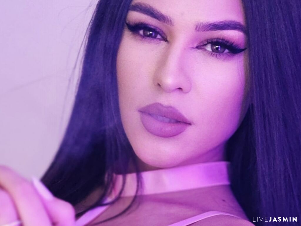ReyaBaines LiveJasmin model profile