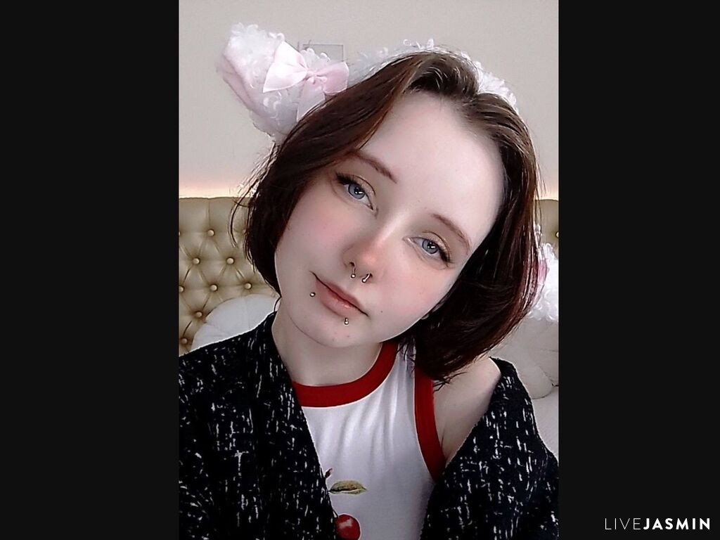 Featured LiveJasmin cam girl profile: RikoJohnson