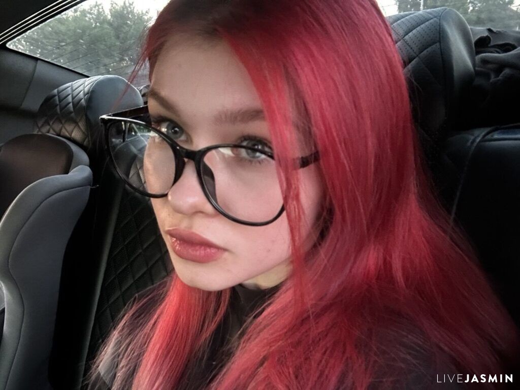 Browse RinaHale live chat profile