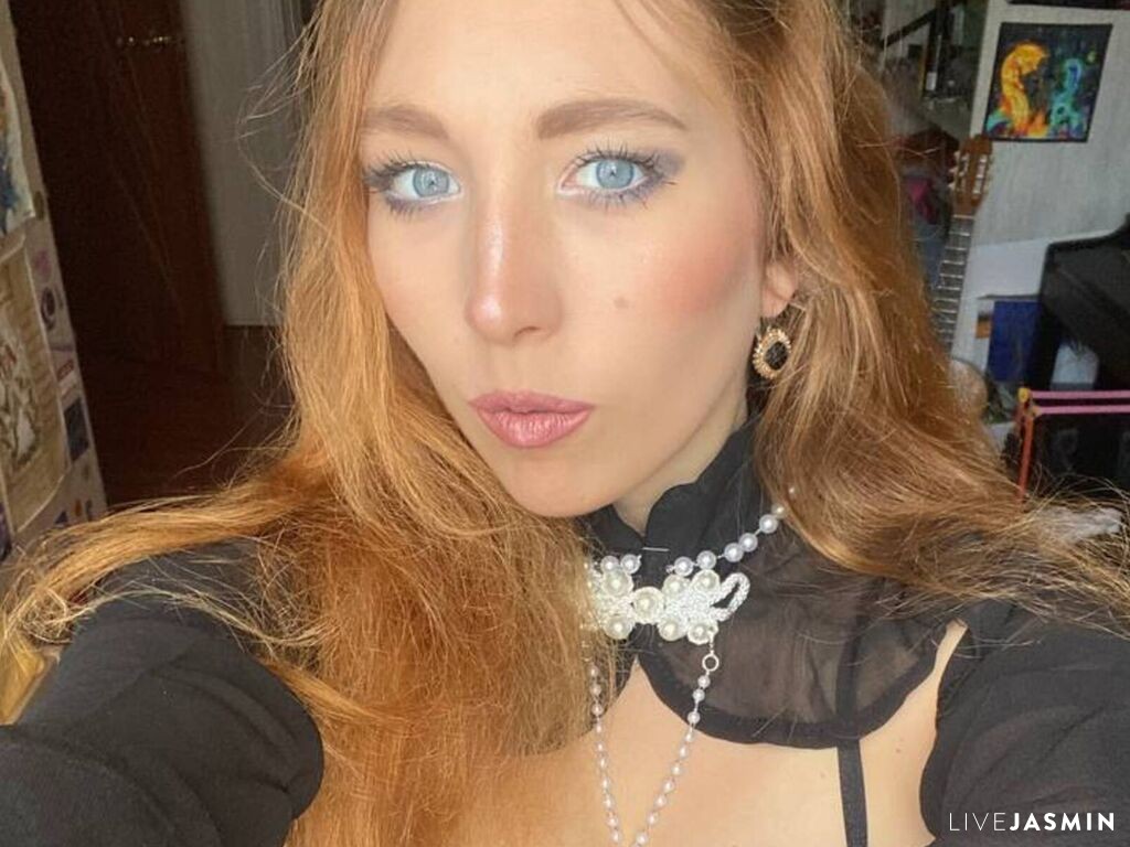 Browse RonaBrahney live chat profile