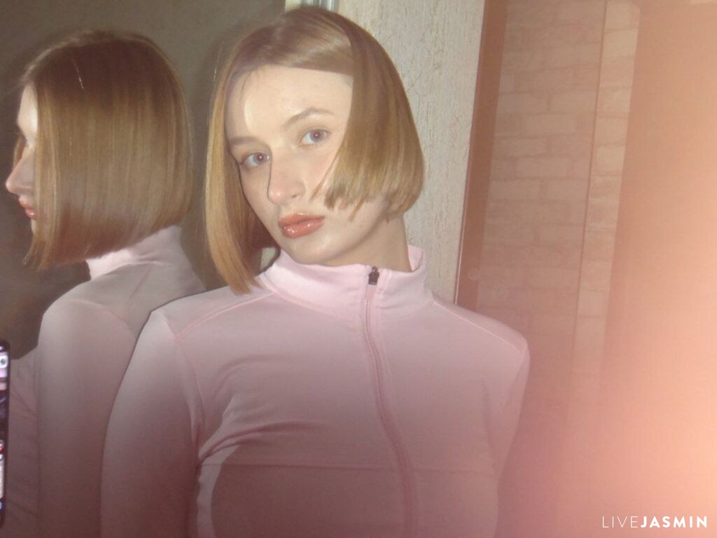 Live cam model RosinaHeverley