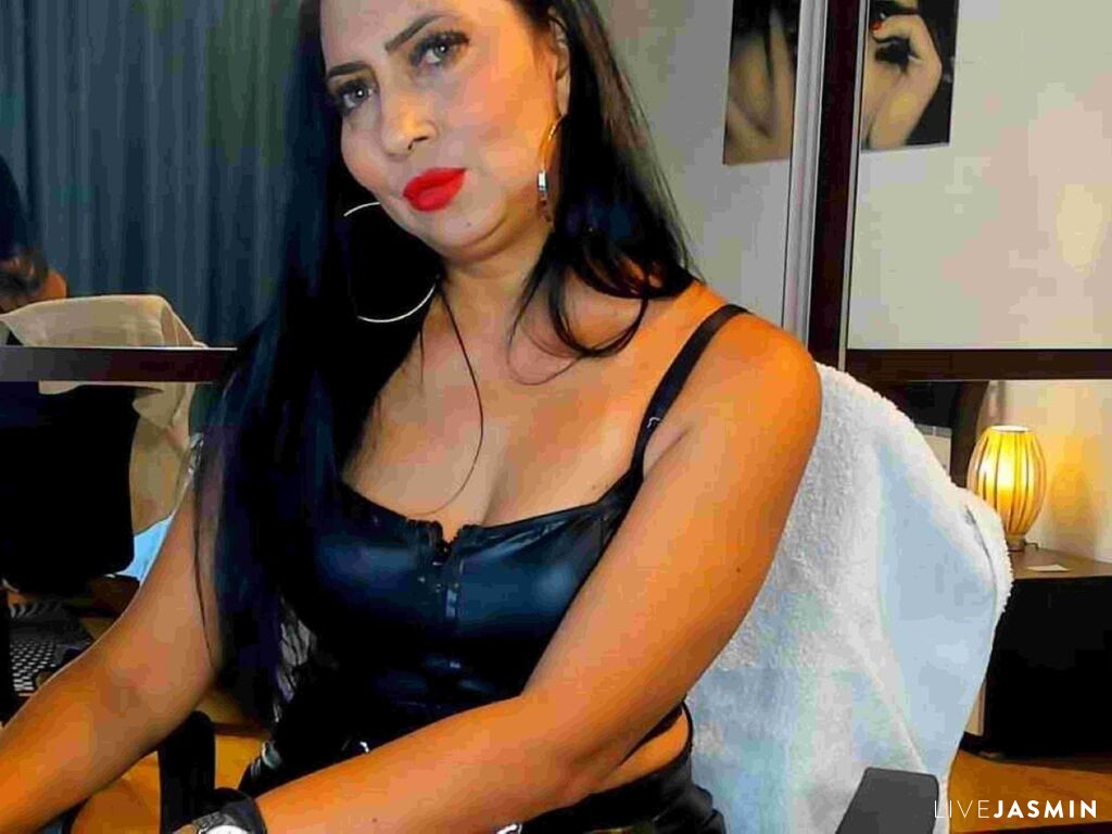 RoxanaCara live cam girl profile
