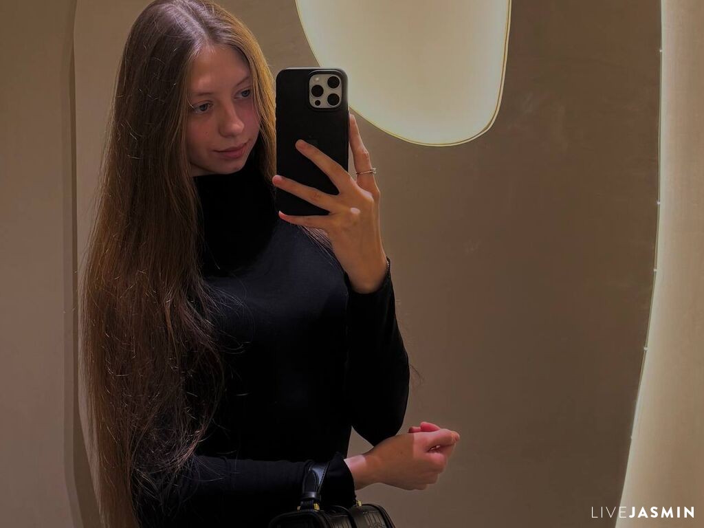 RoxanneSpector LiveJasmin model profile