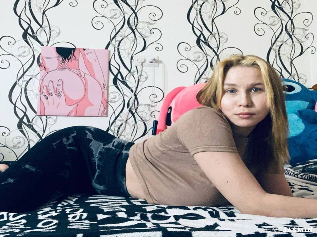 Profile photo for RoyAngelaa