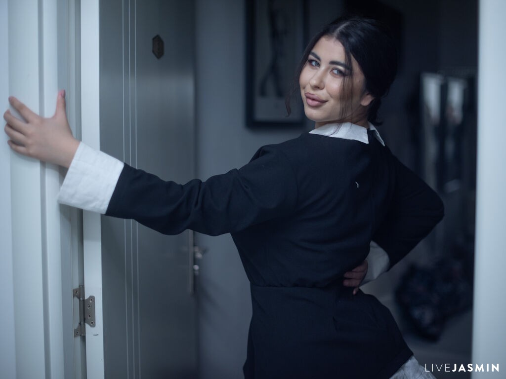 Featured LiveJasmin cam girl profile: RyvaNoir