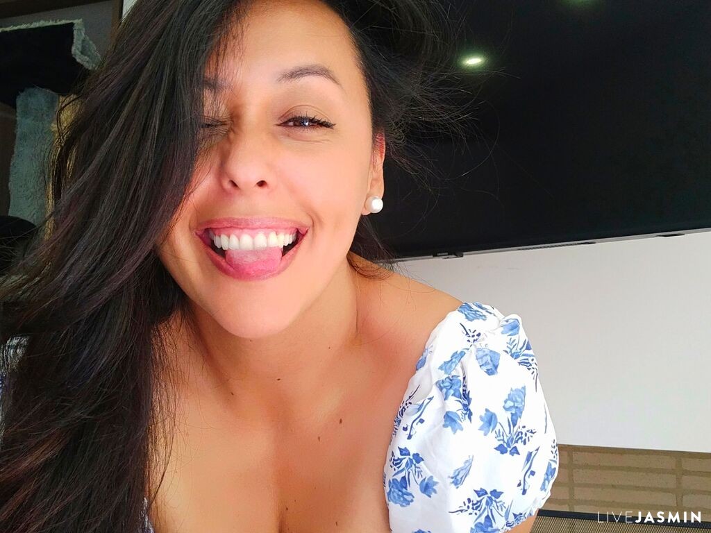 Live cam model SaharaGarcia