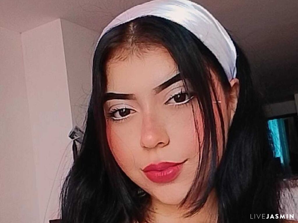 View SalomeKio cam profile and live status