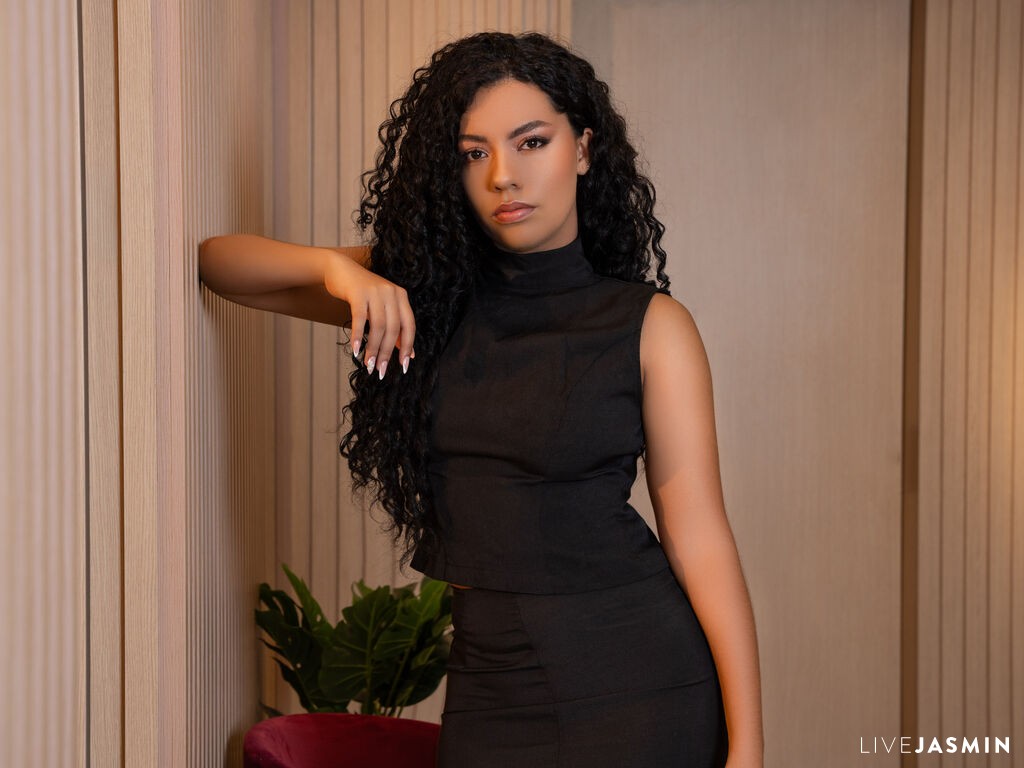 Browse SalomeMachado live chat profile
