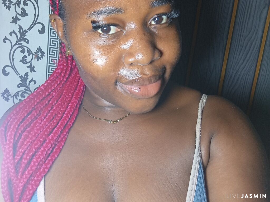 View SamiraTien cam profile and live status