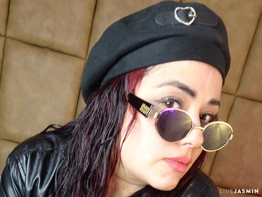 SandyGuzman LiveJasmin model profile