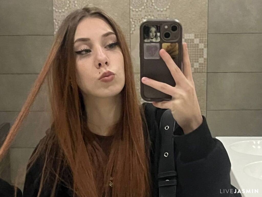 Live cam model SantinaMohney