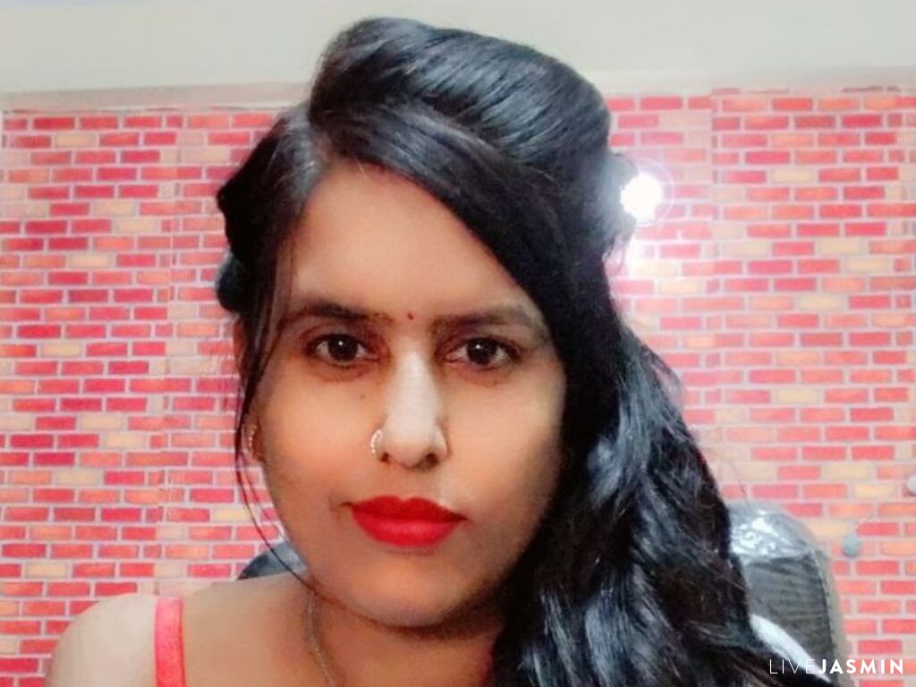 View SaraConway cam profile and live status