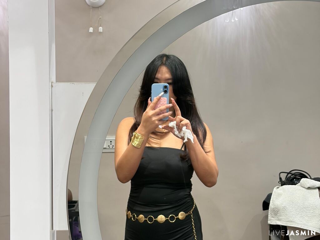 Live cam model SaraMehta
