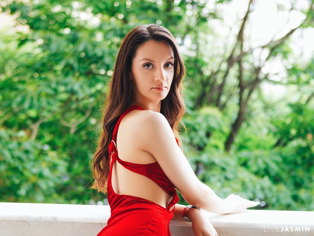SaraTray LiveJasmin model profile
