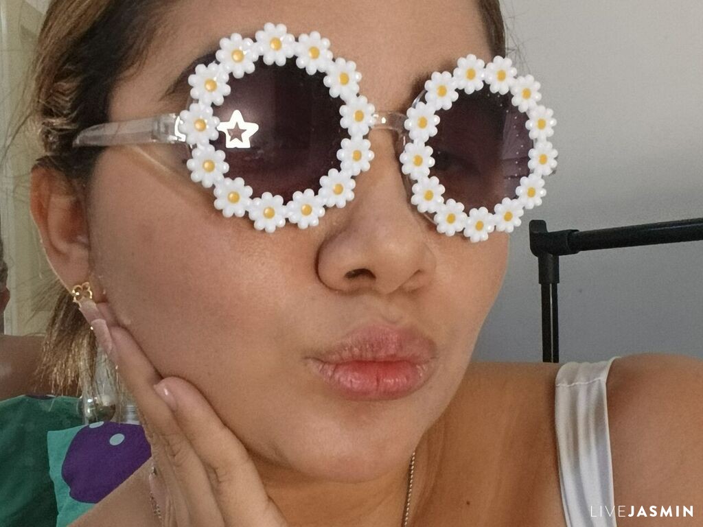 Live cam model SarahCharms