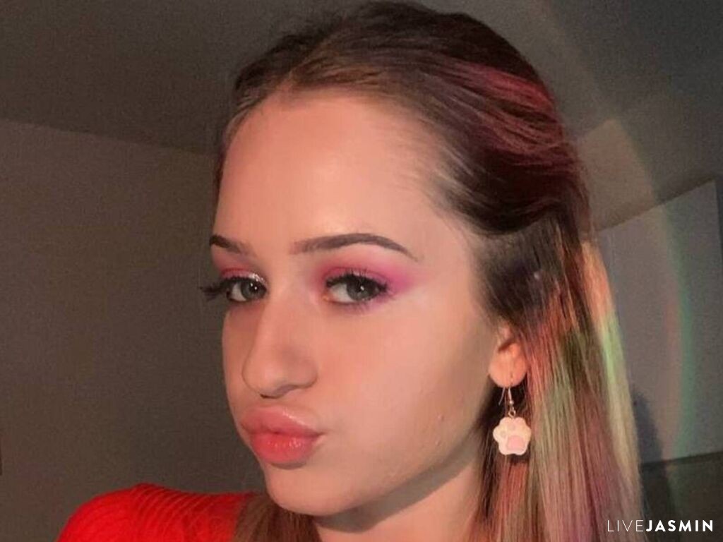 Live cam model SarahDrew